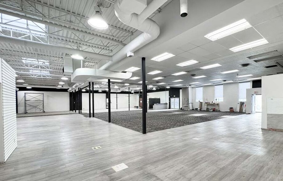 More Photos Of 5008-5010 Macleod Trl SW, Calgary Storefront For Sale