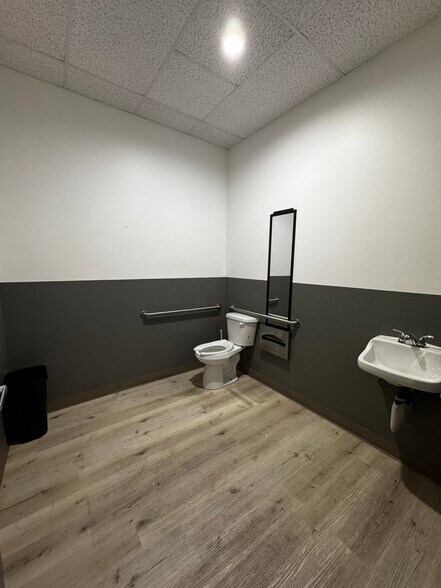 More Photos Of 15191 Beach Blvd, Westminster Unknown For Lease