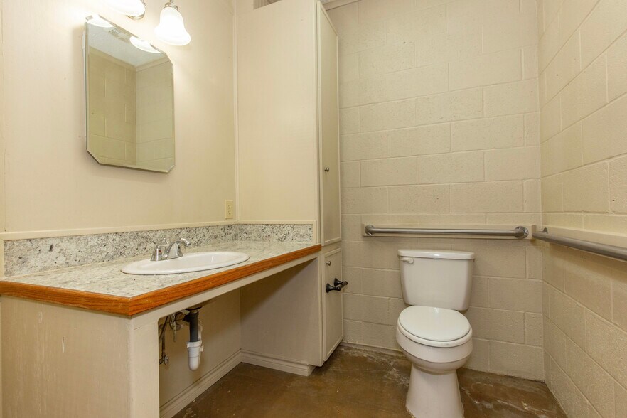 More Photos Of 4846 US Highway 67 W, Simms Daycare Center For Sale