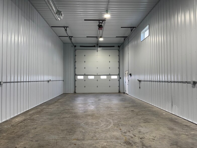 More Photos Of 26681 483rd Ave, Rowena Warehouse For Lease