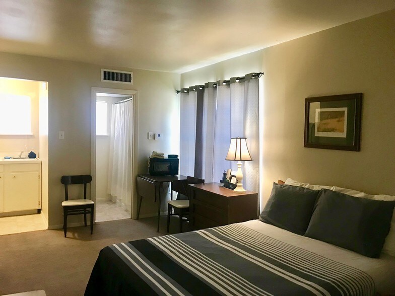 More Photos Of 528 S Saunders Ave, Tyler Hotel For Sale