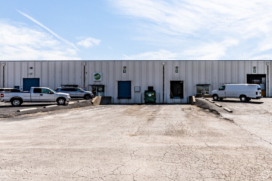 More Photos Of 301-309 NW Business Park Ln, Riverside Warehouse For Lease