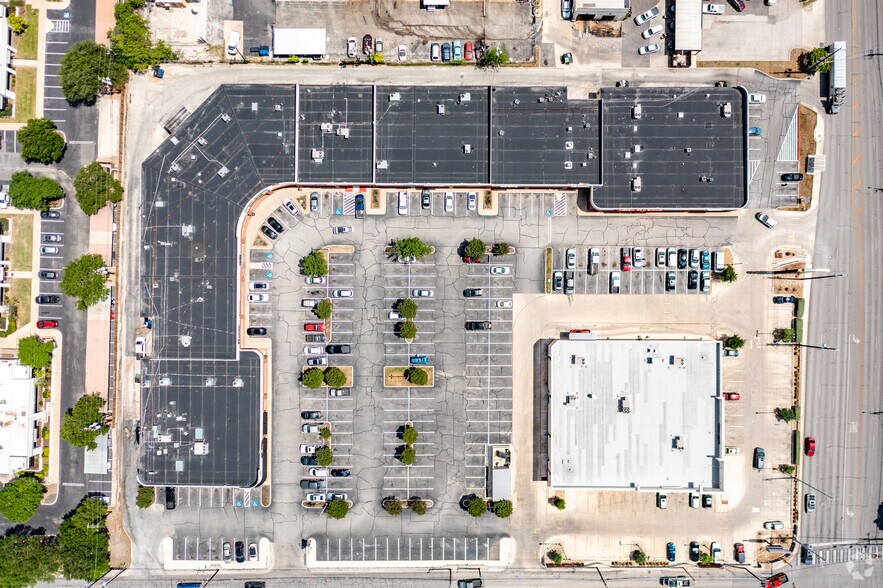 More Photos Of 903 E Bitters Rd, San Antonio Unknown For Lease