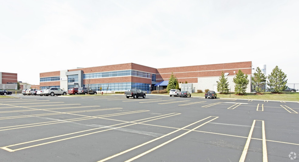 More Photos Of 2800 Superior Ct, Auburn Hills Warehouse For Lease