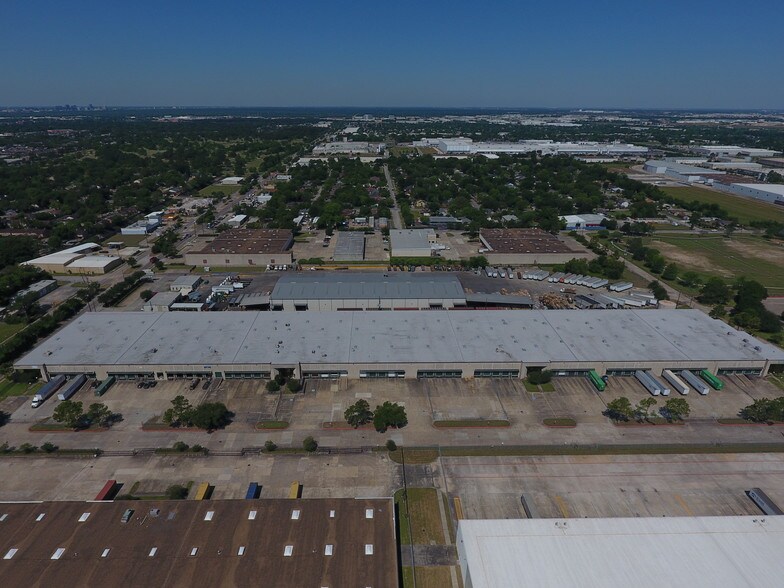 More Photos Of 9500-9540 Clay Rd, Houston Distribution For Lease