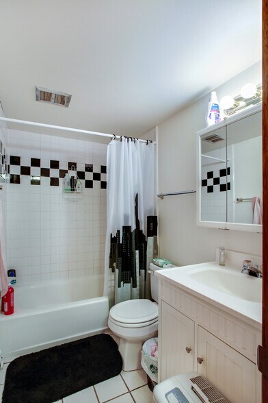 More Photos Of 5030 15th Ave NE, Seattle Apartments For Sale