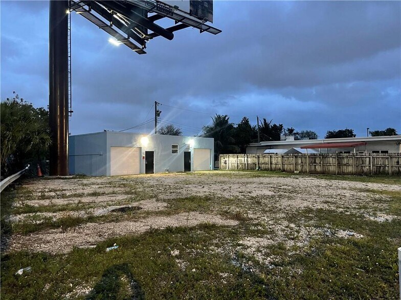 Primary Photo Of 665 W Prospect Rd, Oakland Park Showroom For Lease