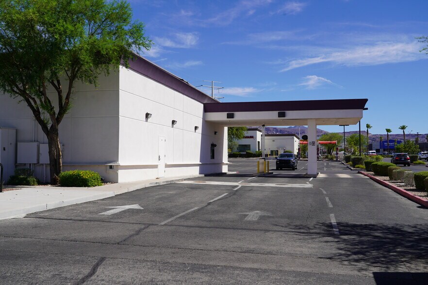 More Photos Of 221 N Stephanie St, Henderson Restaurant For Lease
