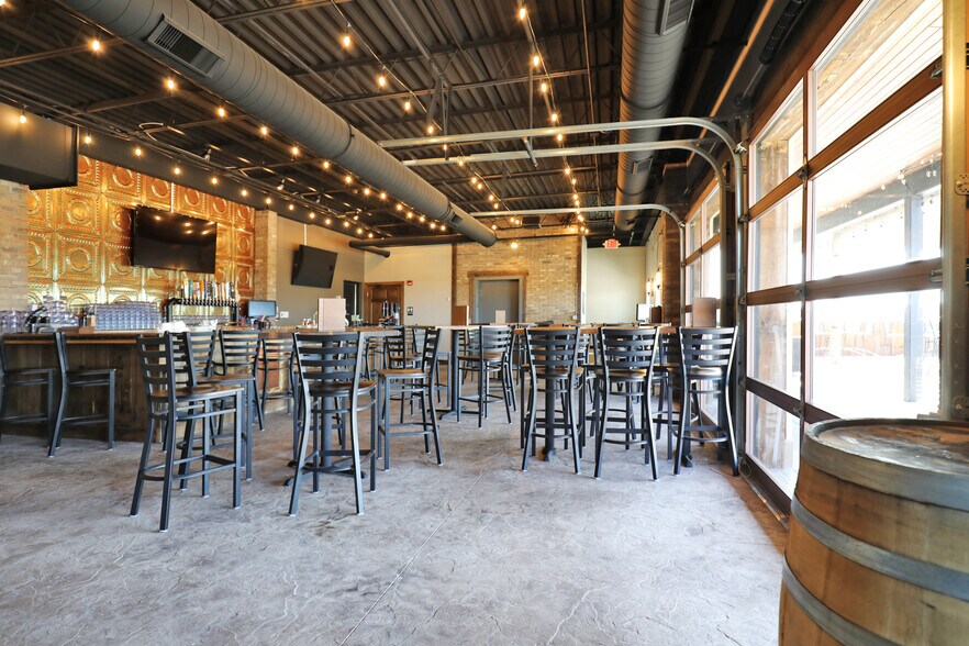 More Photos Of 1710 Crossings Blvd, Shakopee Restaurant For Sale