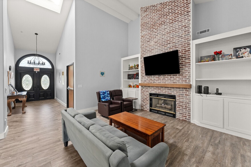 More Photos Of 12908 South Ln, Redlands Healthcare For Sale