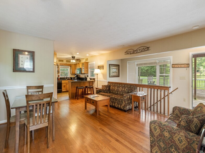 More Photos Of 8826 Boylston Hwy, Mills River Flex For Sale