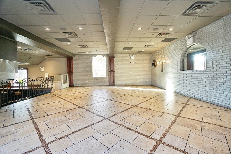 More Photos Of 35 Androvette St, Staten Island Storefront Retail Residential For Lease