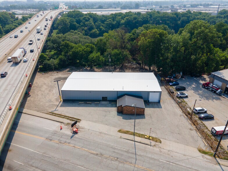 More Photos Of 1091 Kentucky Ave, Indianapolis Warehouse For Lease