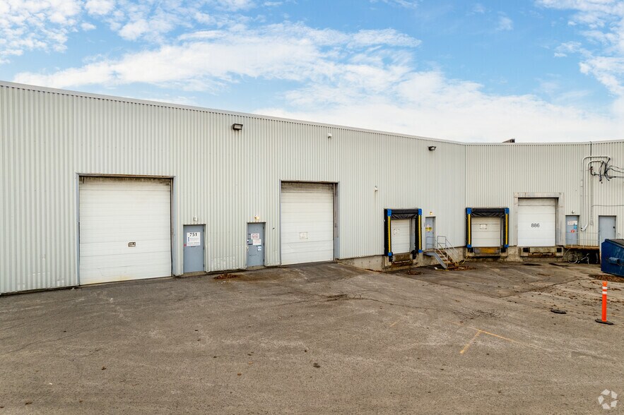 More Photos Of 751-759 De La Sablière Rue De La Sablière, Bois-des-filion Warehouse For Lease