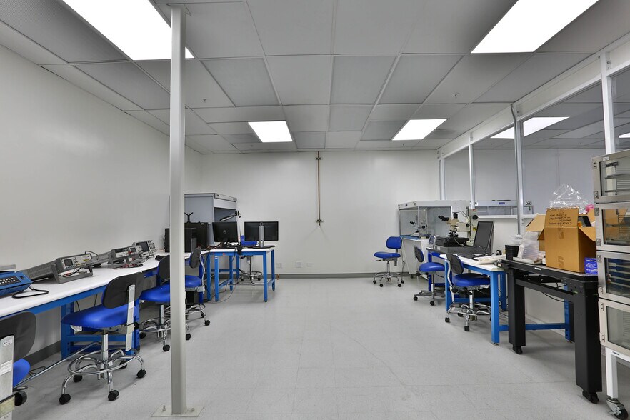 More Photos Of 118-122 Charcot Ave, San Jose Flex For Lease