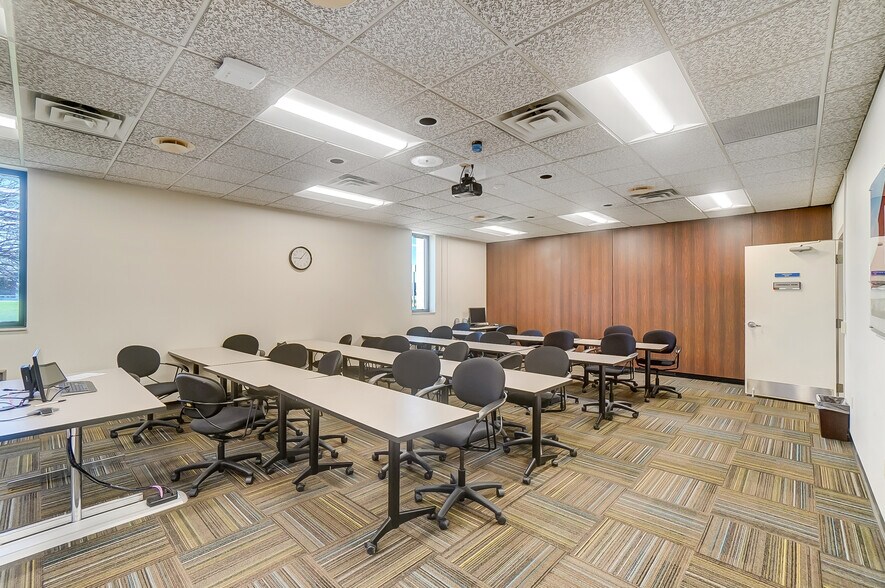 More Photos Of 2025 E 4th St, Lima Light Manufacturing For Sale