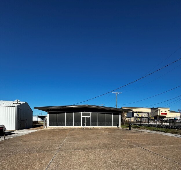 More Photos Of 368 A SH 75 N, Huntsville Freestanding For Lease