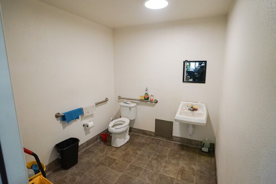 More Photos Of 715 Lander Ave, Turlock Freestanding For Sale