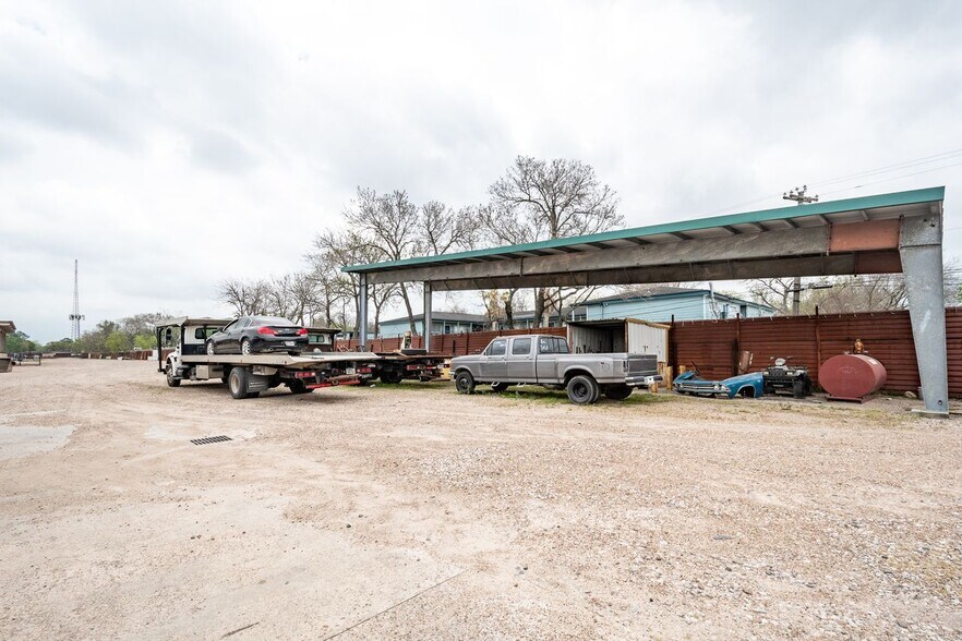 More Photos Of 2133 Shaver St, Pasadena Distribution For Sale