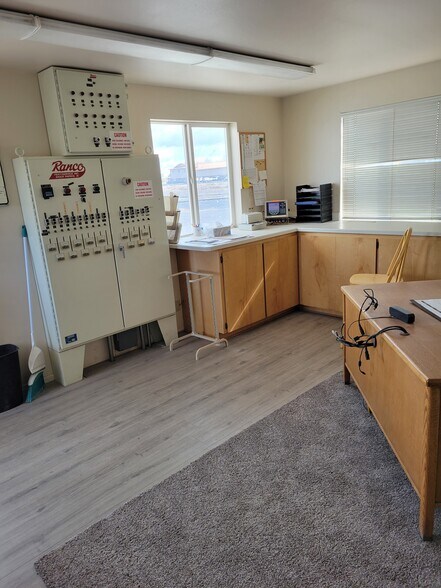 More Photos Of 500 NW Cherry Ln, Madras Industrial For Sale