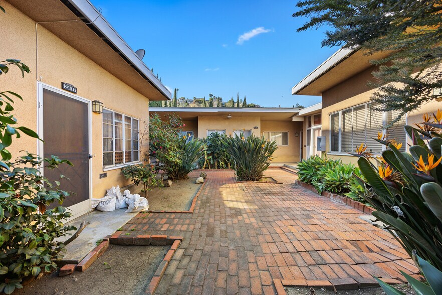 More Photos Of 2415 Griffith Park Blvd, Los Angeles Apartments For Sale