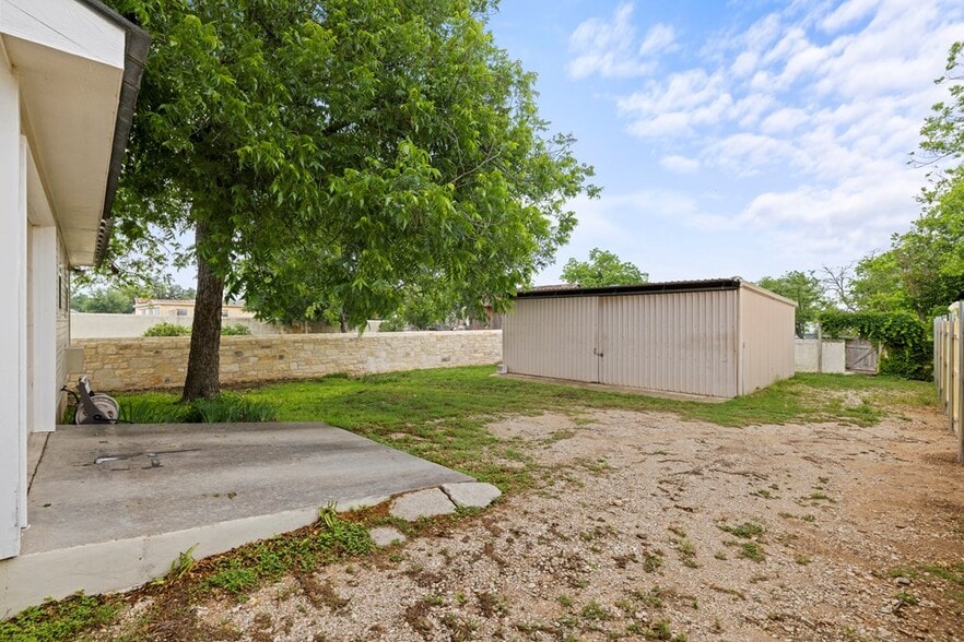 More Photos Of 421 W Main St, Fredericksburg Office Residential For Lease