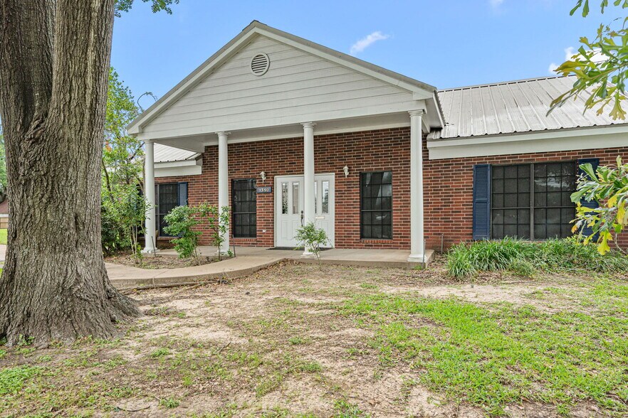 Primary Photo Of 1350 Avenue D, Katy Office For Sale