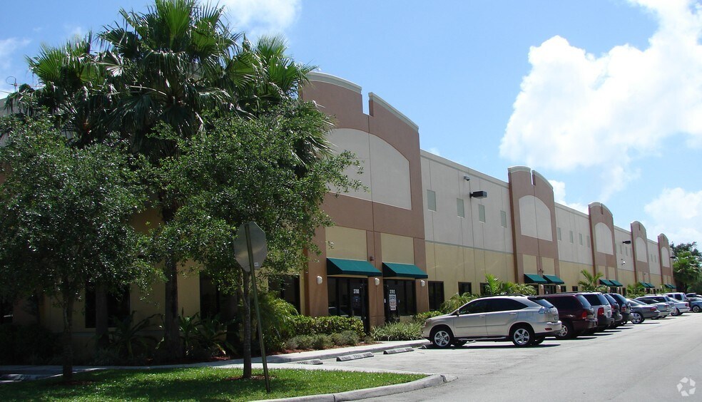 More Photos Of 3700-3718 SW 30th Ave, Fort Lauderdale Warehouse For Sale