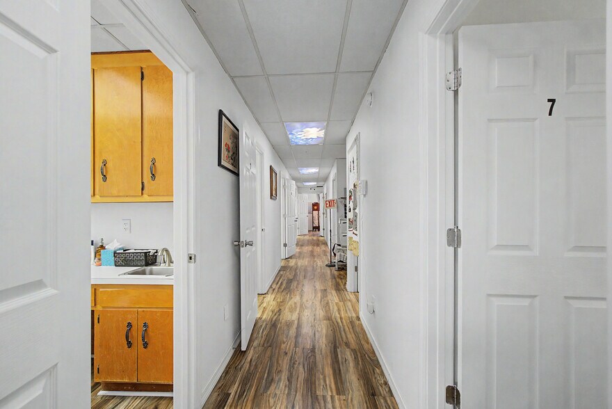 More Photos Of 71 Midtown Park W, Mobile Medical For Sale