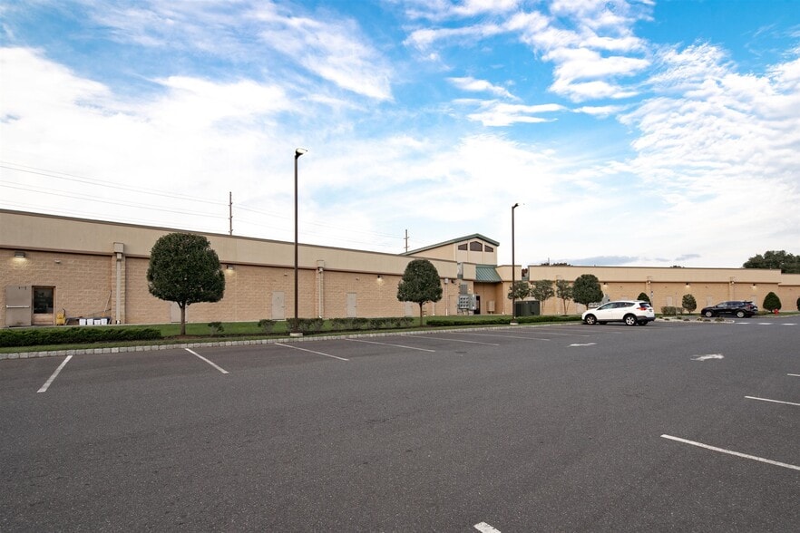 More Photos Of 680 Route 33 E, East Windsor General Retail For Lease