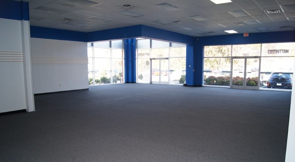 More Photos Of 3741 Battleground Ave, Greensboro Storefront Retail Office For Lease