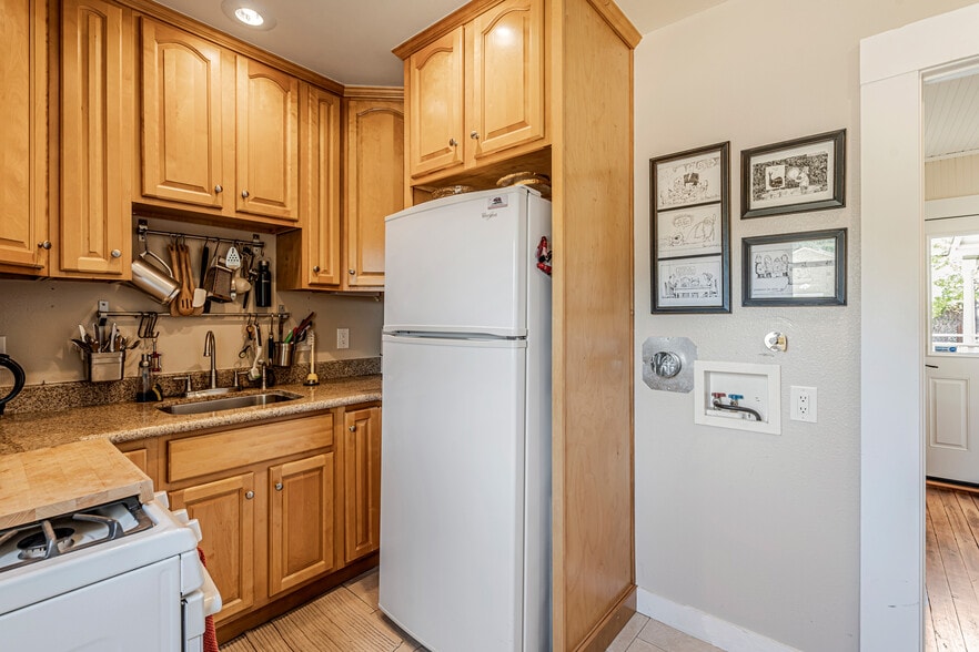 More Photos Of 602 W K St, Benicia Freestanding For Sale