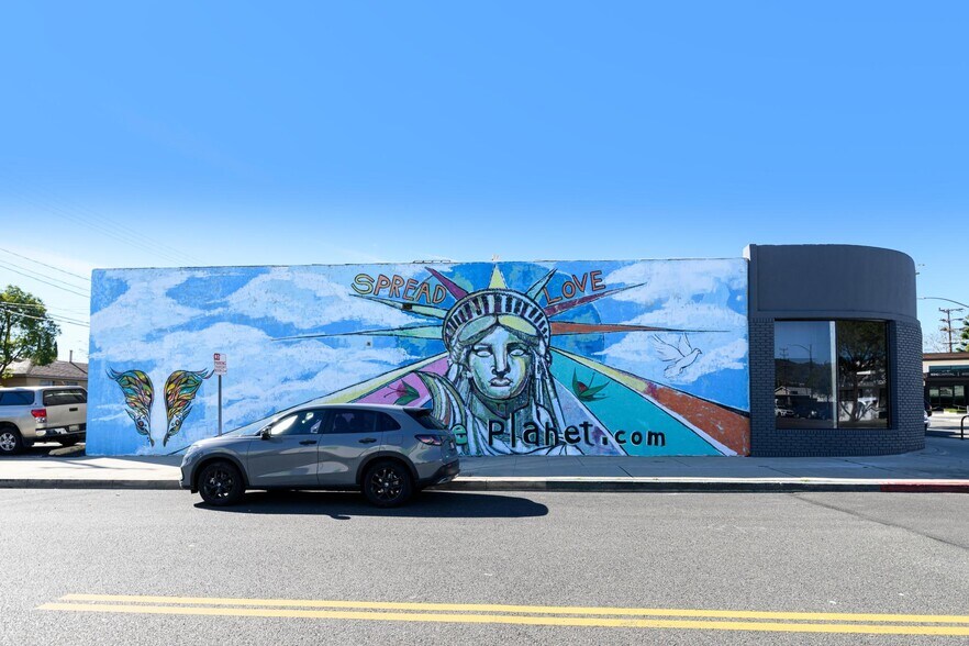 More Photos Of 4000-4004 W Burbank Blvd, Burbank Freestanding For Sale