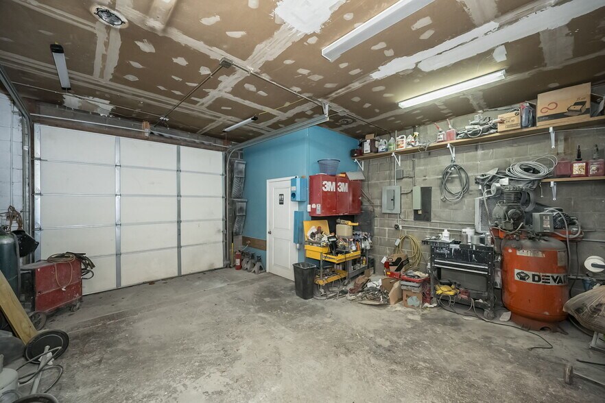 More Photos Of 3444 N Lindbergh Blvd, Saint Ann General Retail For Sale