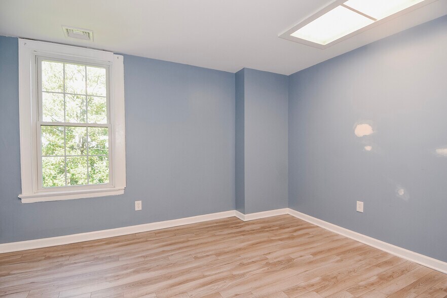 More Photos Of 93-97 Broad St, Middletown Office For Sale