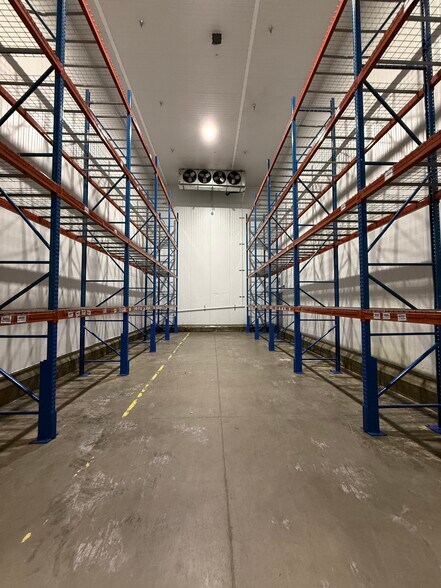 More Photos Of 2301 W Walnut St, Chicago Refrigeration Cold Storage For Lease