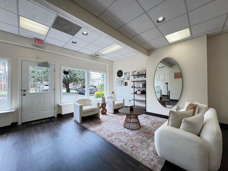 More Photos Of 10 Broadway, North Haven Storefront Retail Office For Lease