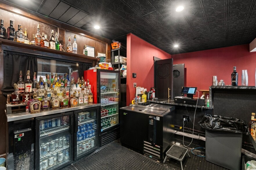 More Photos Of 110 W Main St, Waxahachie Theater Concert Hall For Lease