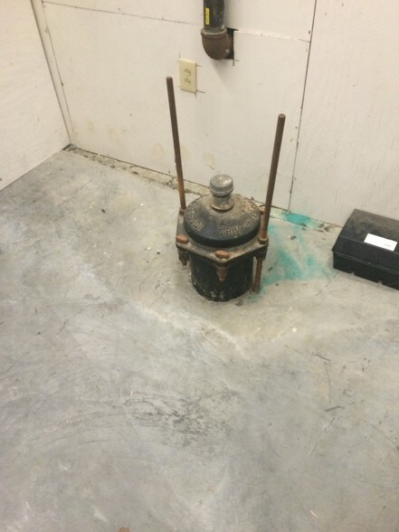 More Photos Of 2915 Gillespie St, Fayetteville Flex For Sale