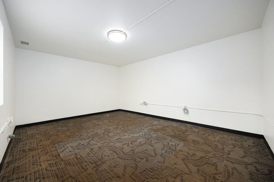 More Photos Of 1245 Memory Ln, Columbus Warehouse For Lease