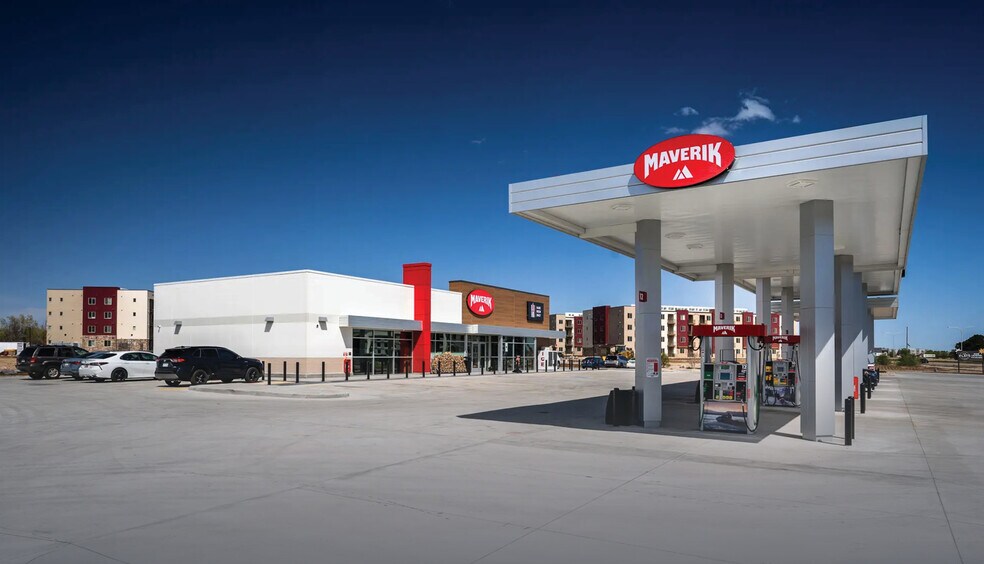 More Photos Of 6735 N Carefree Cir, Colorado Springs Service Station For Sale