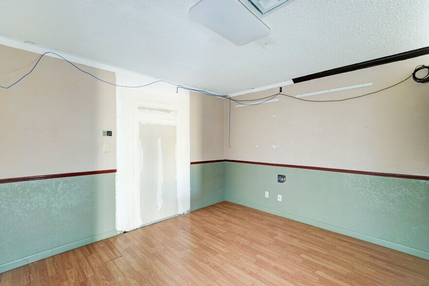 More Photos Of 6721 N Black Canyon Fwy, Phoenix Office Residential For Sale