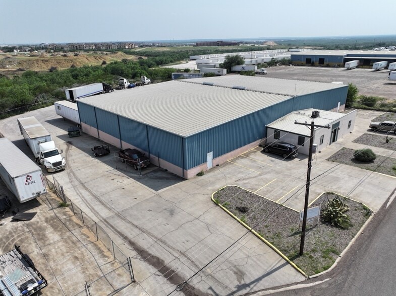 Primary Photo Of 711 Enterprise St, Laredo Warehouse For Lease