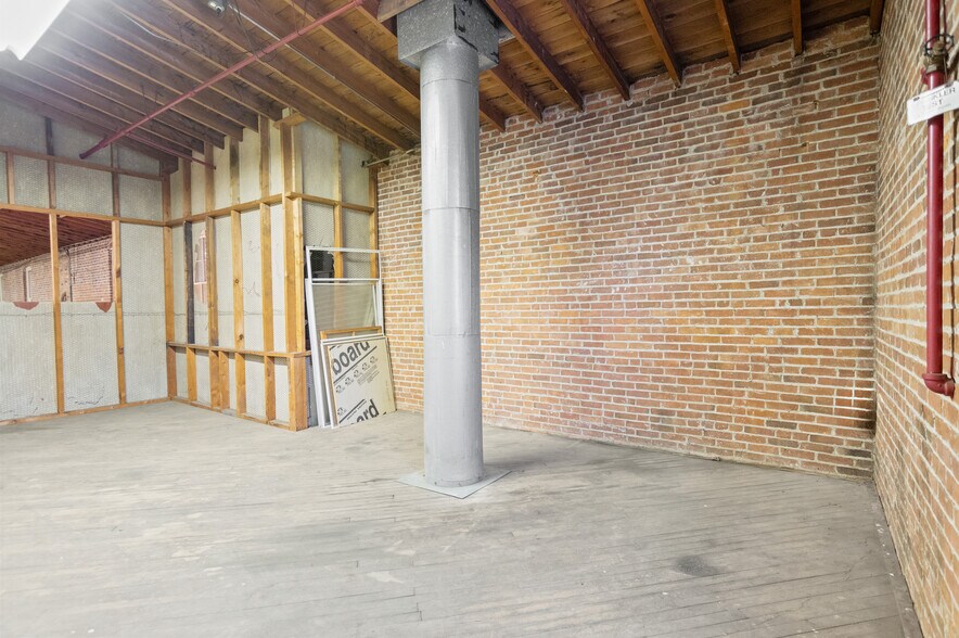 More Photos Of 350 N Center St, Brandon Industrial For Sale