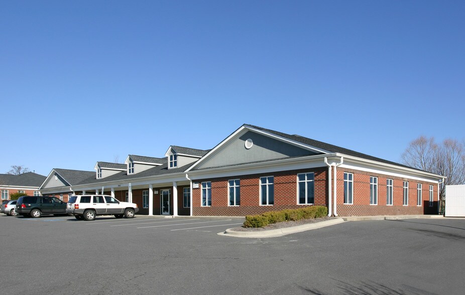 More Photos Of 10015 Park Cedar Dr, Charlotte Coworking Space