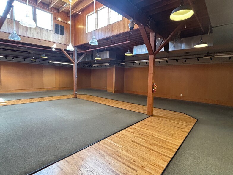 More Photos Of 306 W Lawrence St, Eugene Storefront Retail Office For Sale