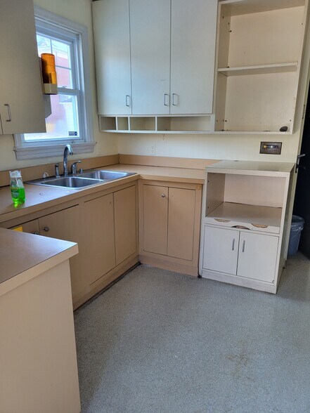 More Photos Of 201 Brookes Ave, Gaithersburg Office For Lease