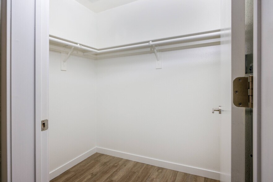 More Photos Of 12035 Wilshire Blvd, Los Angeles Apartments For Lease