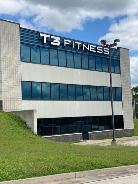 More Photos Of 605 Heisinger Rd, Jefferson City Health Club For Sale