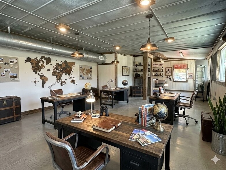 More Photos Of 10 Natelle Ave, Brooksville General Retail For Lease